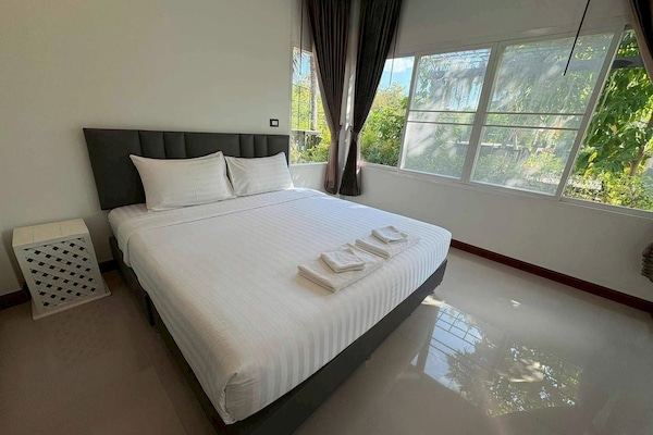 Minibar, desk, rollaway beds, free WiFi