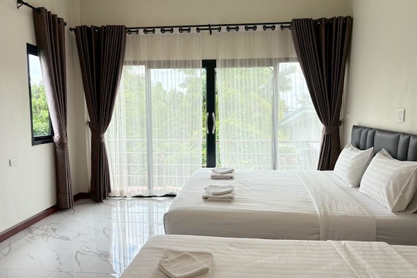 Roomsuit 1 | Frigobar, escrivaninha, camas extras/dobráveis (sobretaxa)