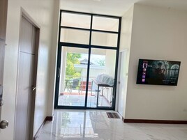 Minibar, escritorio, camas plegables/adicionales y wifi gratis 