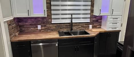 Micro-ondes, four, plaque de cuisson, lave-vaisselle