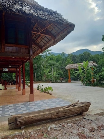 Exterior. Hoa Muong Pa Homestay