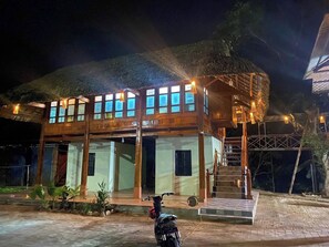 ด้านหน้าที่พัก