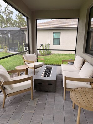 Property grounds - Spacious 4-bedroom house in a lovely Fort Myers gated community with amenities (Fort Myers)
