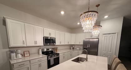 Spacious 4-bedroom house in a lovely Fort Myers gated community with amenities