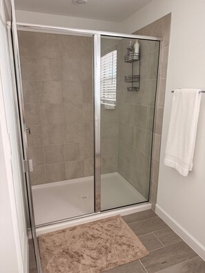 Shower, hair dryer, bidet, towels - Spacious 4-bedroom house in a lovely Fort Myers gated community with amenities (Fort Myers)