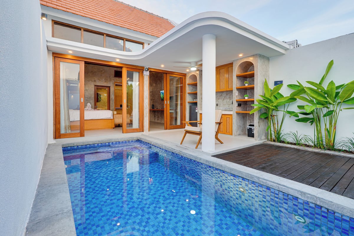 LaLuxe A20 - Villa Magnolia Sanur | In-room safe, desk, laptop workspace, cribs (surcharge)