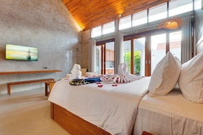 LaLuxe A4 - Villa Irish | In-room safe, desk, laptop workspace, cribs/infant beds - LaLuxe Villa and Residence (Denpasar)
