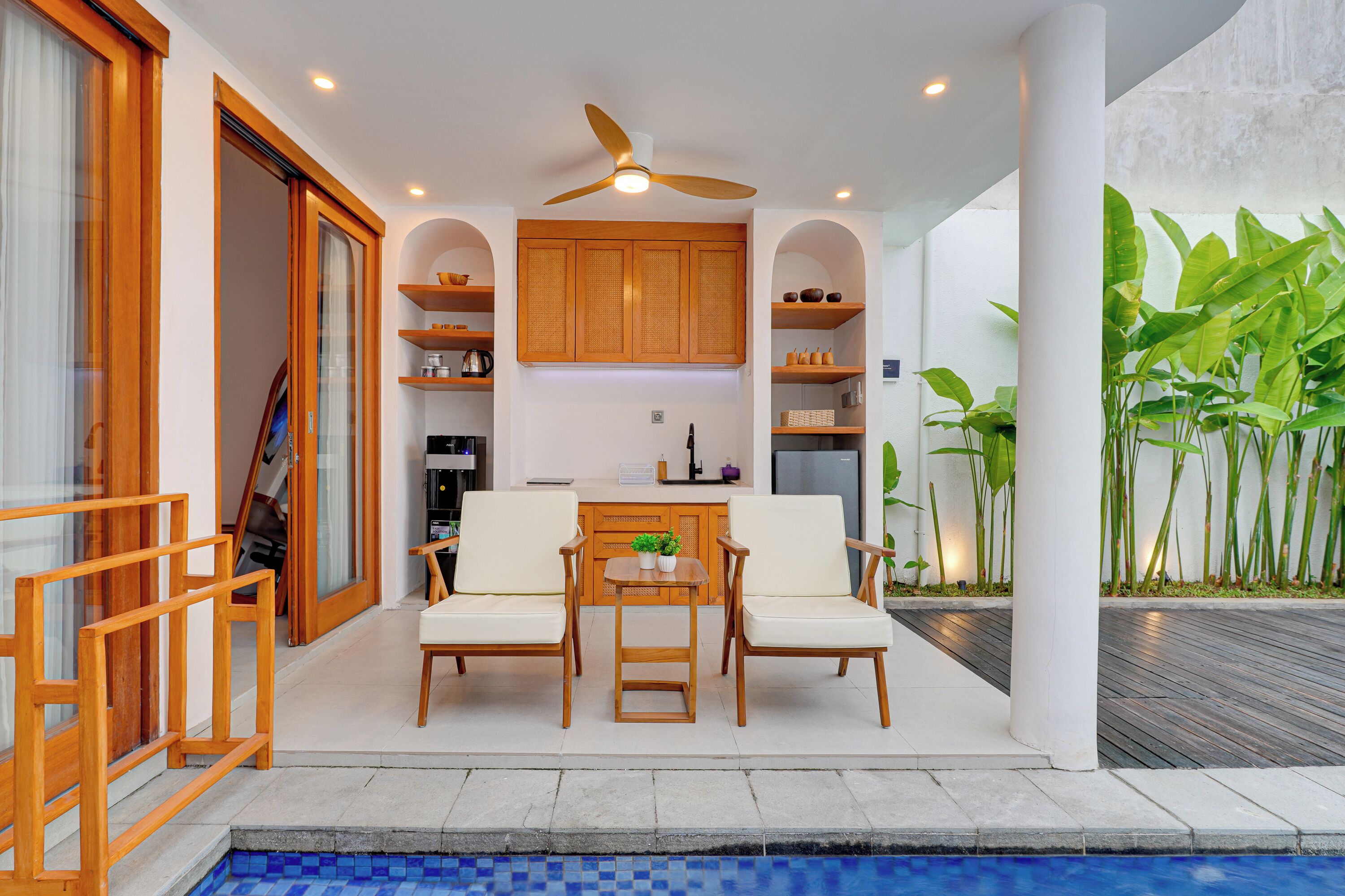 LaLuxe C9 - Villa Gardenia | Private kitchen | Fridge, microwave, stovetop, highchair