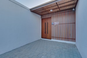 Free self parking - LaLuxe Villa and Residence (Denpasar)