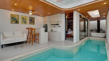 LaLuxe A14 - Villa Rose Sanur | In-room safe, desk, laptop workspace, cots/infant beds