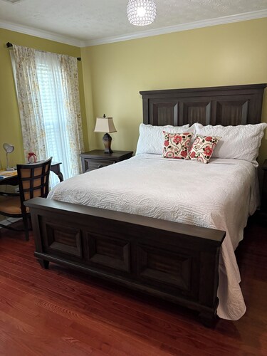 Quiet Comfortable Home in Lawrenceville