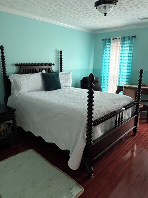 Iron/ironing board, bed sheets - Quiet Comfortable Home in Lawrenceville (Lawrenceville)