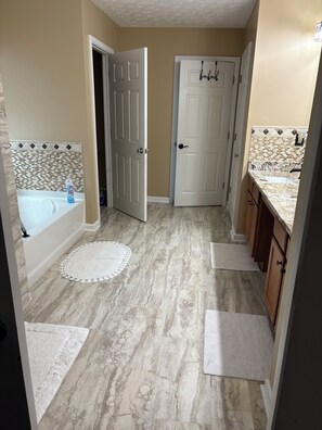 Towels, toilet paper - Quiet Comfortable Home in Lawrenceville (Lawrenceville)