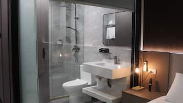 Dusche, Haartrockner, Bidet