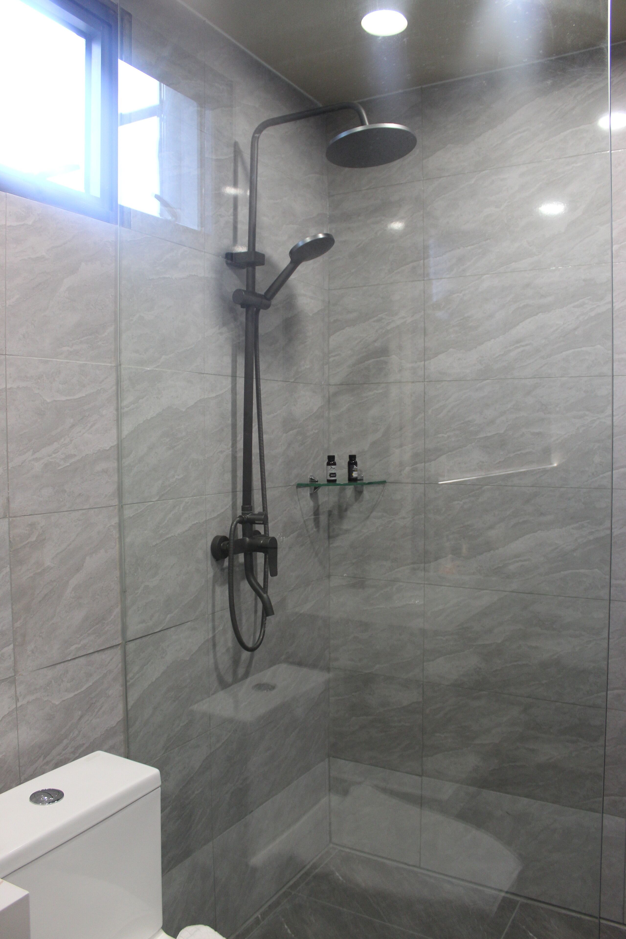 Bruser, hårtørrer, bidet