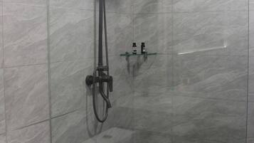 Bruser, hårtørrer, bidet