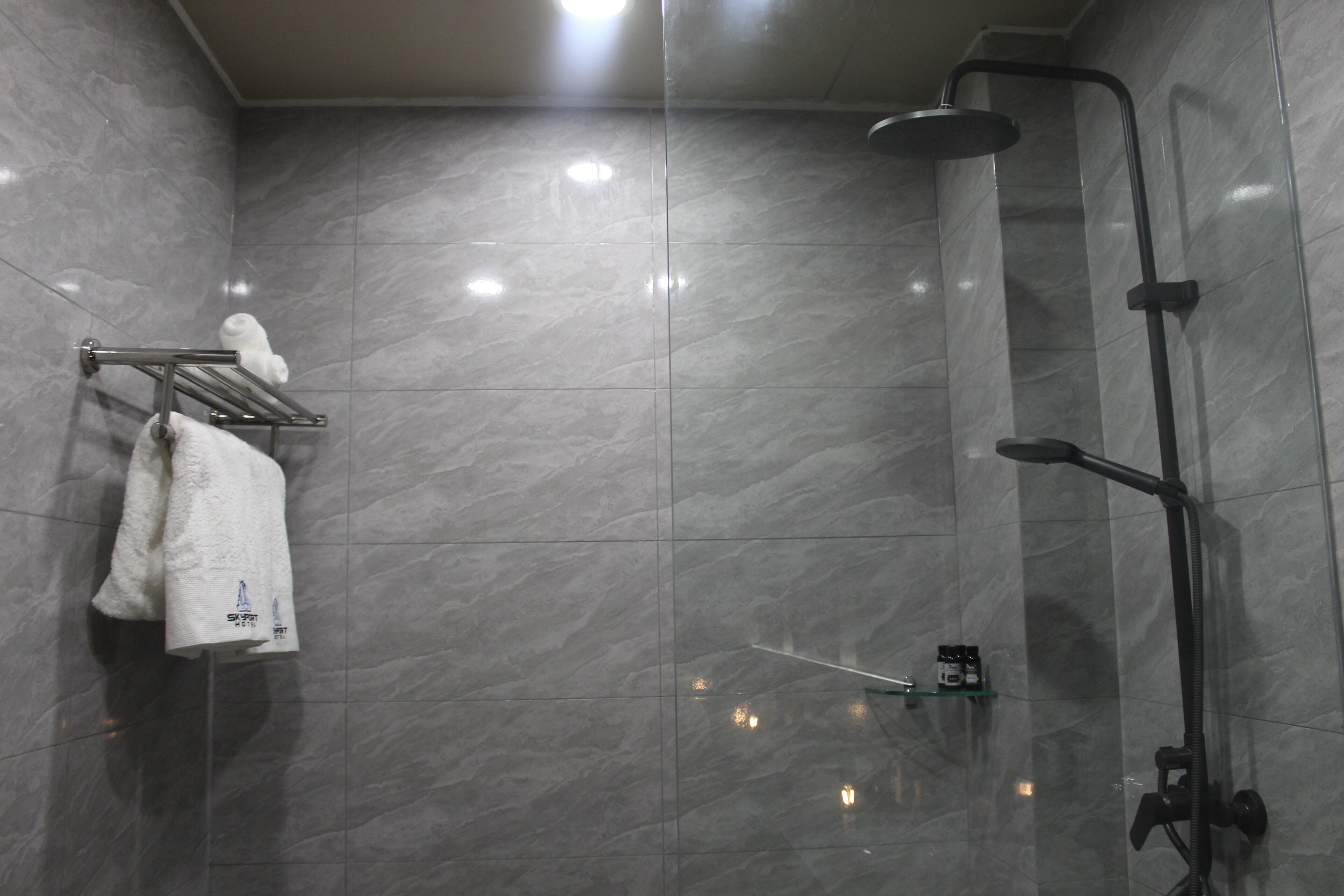 Dusche, Haartrockner, Bidet