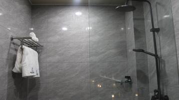 Dusche, Haartrockner, Bidet