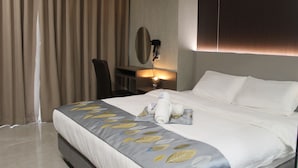 1 bedroom, WiFi (free) - King Sky Suite – Spacious. Stylish (Parañaque)
