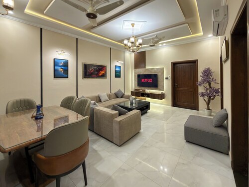 UK Holiday Homes • Luxury 3BR Portion in Bahria