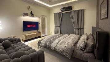 3 bedrooms, iron/ironing board, free WiFi, bed sheets