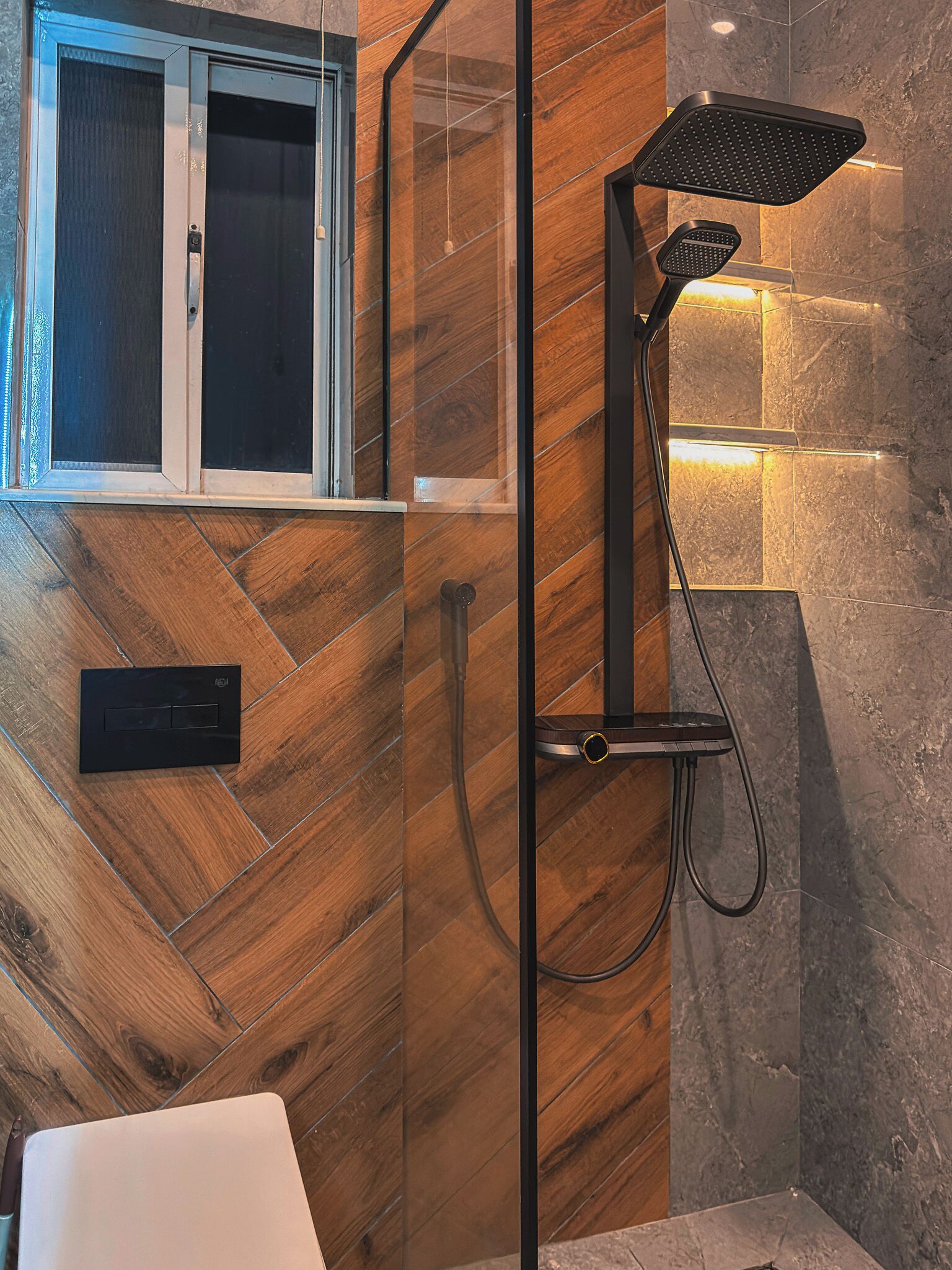 Doccia, bidet, asciugamani, sapone