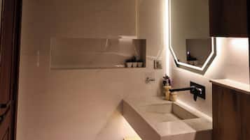 Dutxa, bidet, tovalloles i sabó