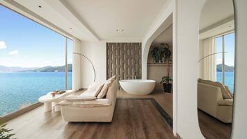 Tradisjonelt dobbeltrom, utsikt mot innsjø | Skrivebord, blendingsgardiner, strykejern/-brett og wi-fi (inkludert)