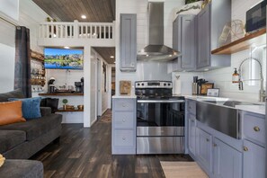 Fridge, microwave, coffee/tea maker, toaster - Copper Ridge | Designer Tiny Home with Resort Pool near Fredericksburg (Fredericksburg)