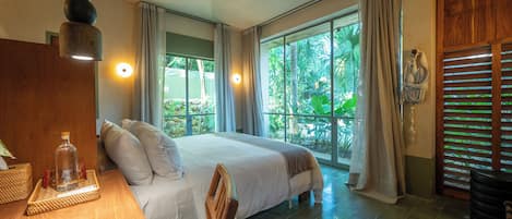 5 bedrooms, desk, iron/ironing board, free WiFi