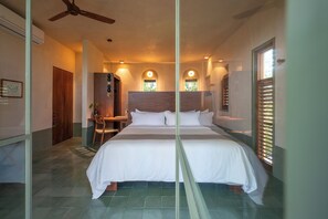 5 bedrooms, desk, iron/ironing board, free WiFi - Casa Querida — A Private Oasis in the Heart of Mérida (Mérida)