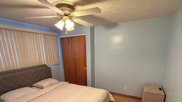 2 chambres, bureau, fer et planche à repasser, Wi-Fi gratuit