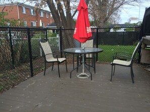 Outdoor dining - Chateauguay 20 min downtown Montreal! charging station! 10 Minutes Casino (Châteauguay)