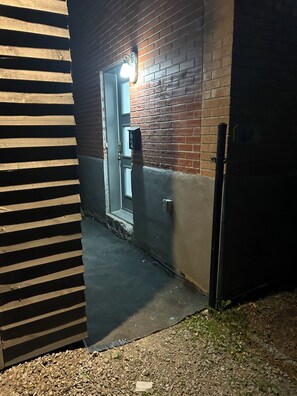 Property grounds - Chateauguay 20 min downtown Montreal! charging station! 10 Minutes Casino (Châteauguay)