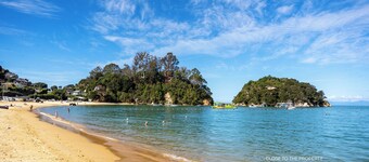 Stunning Beach & Forest 360 Views - close to the beach and mountain bike park!