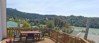 Stunning Beach & Forest 360 Views - close to the beach and mountain bike park!