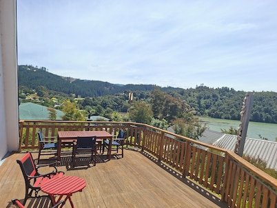 Stunning Beach & Forest 360 Views - close to the beach and mountain bike park!