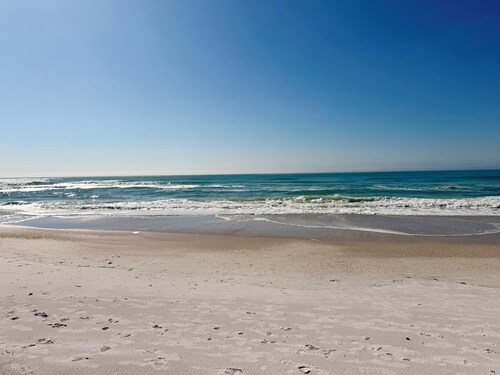 Cozy 1-bedroom condo with AC in Bradenton Beach