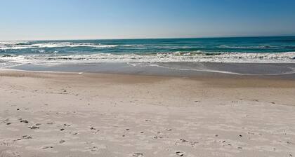 Cozy 1-bedroom condo with AC in Bradenton Beach