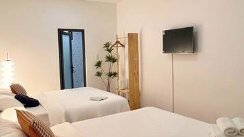 Habitación cuádruple | Escritorio y wifi gratis
