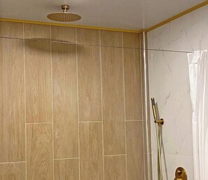 Bruser, bidet, håndklæder, Sæbe