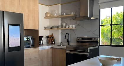 Adorable 3-bedroom bed & breakfast in charming Santa Cruz Michapa by main road