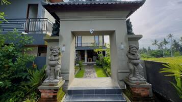 Entrada de la propiedad