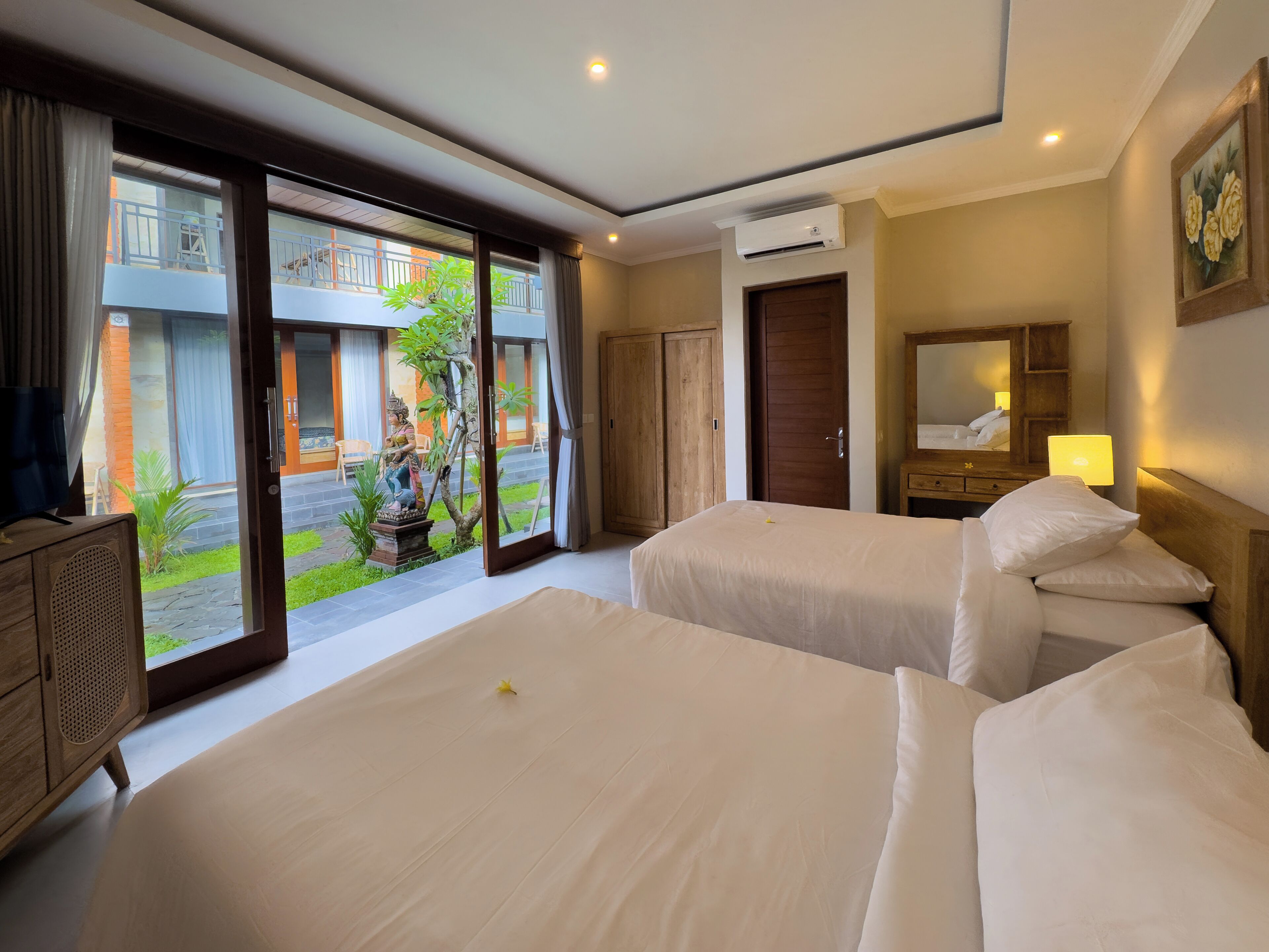 Habitación superior, 2 camas individuales | Escritorio, espacio para trabajar con un portátil, wifi gratis