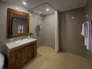 Suite, 1 kingsize bed, uitzicht op bergen | Kamervoorziening