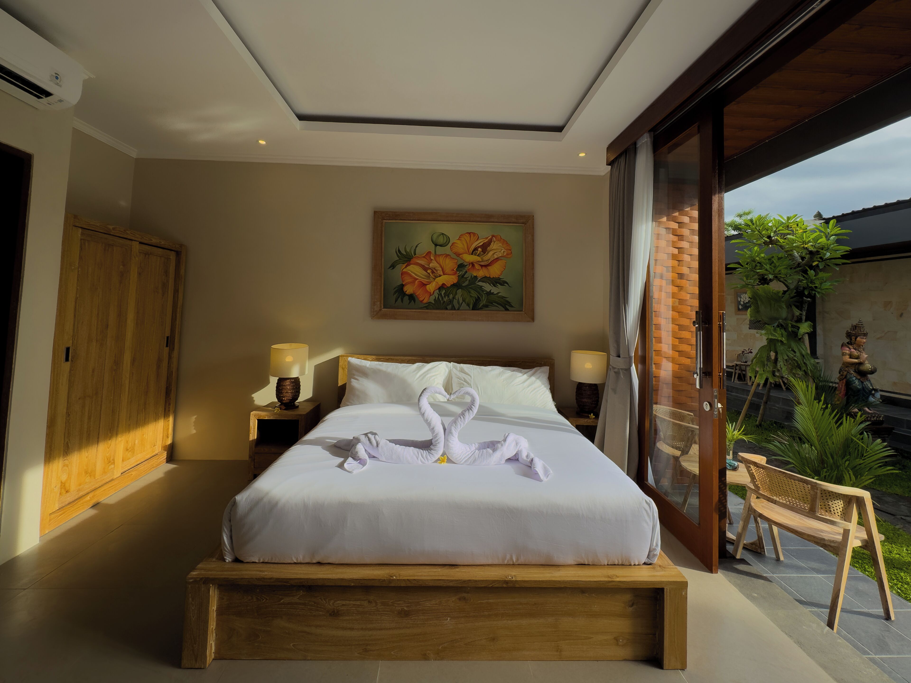 Escritorio, espacio para trabajar con un portátil, wifi gratis