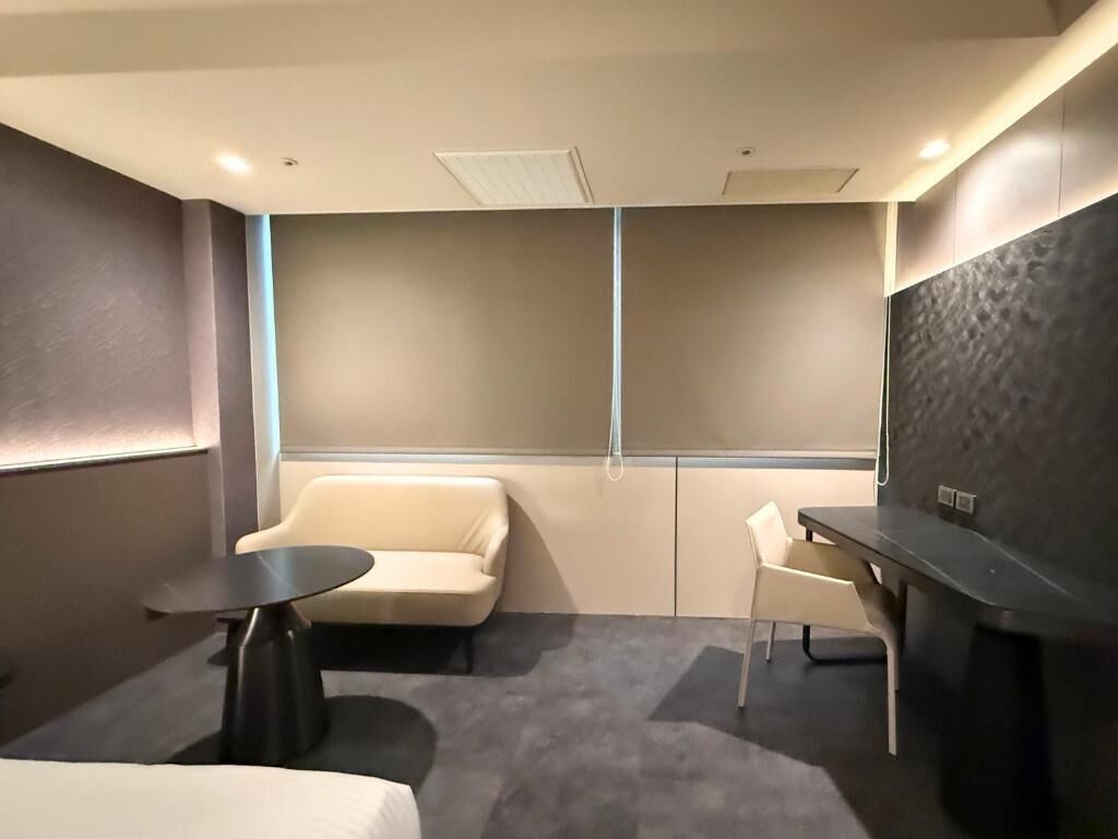 Quadruple Room, City View | Dining