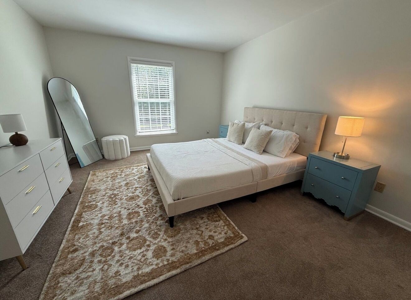 4 bedrooms, desk, iron/ironing board, free WiFi