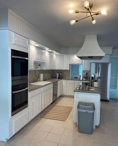 Spacious Home with Heated Swimming Pool + Hot Tub + Event Room + SLEEPS 23