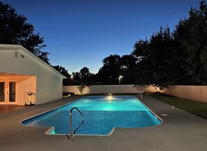 Alberca al aire libre y alberca climatizada